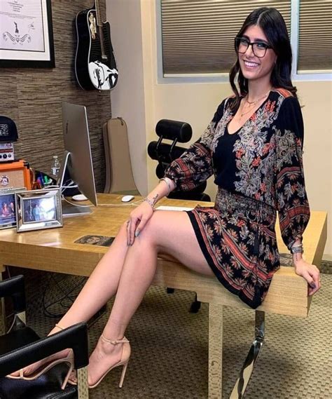 Mia khalifa having sex .